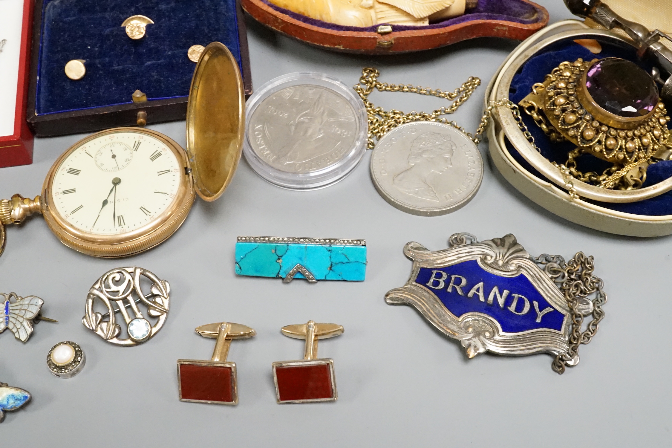 A small quantity of jewellery and other items including Scottish hardstone set dirk brooch, coins, meerschaum pipe, pocket watch etc.